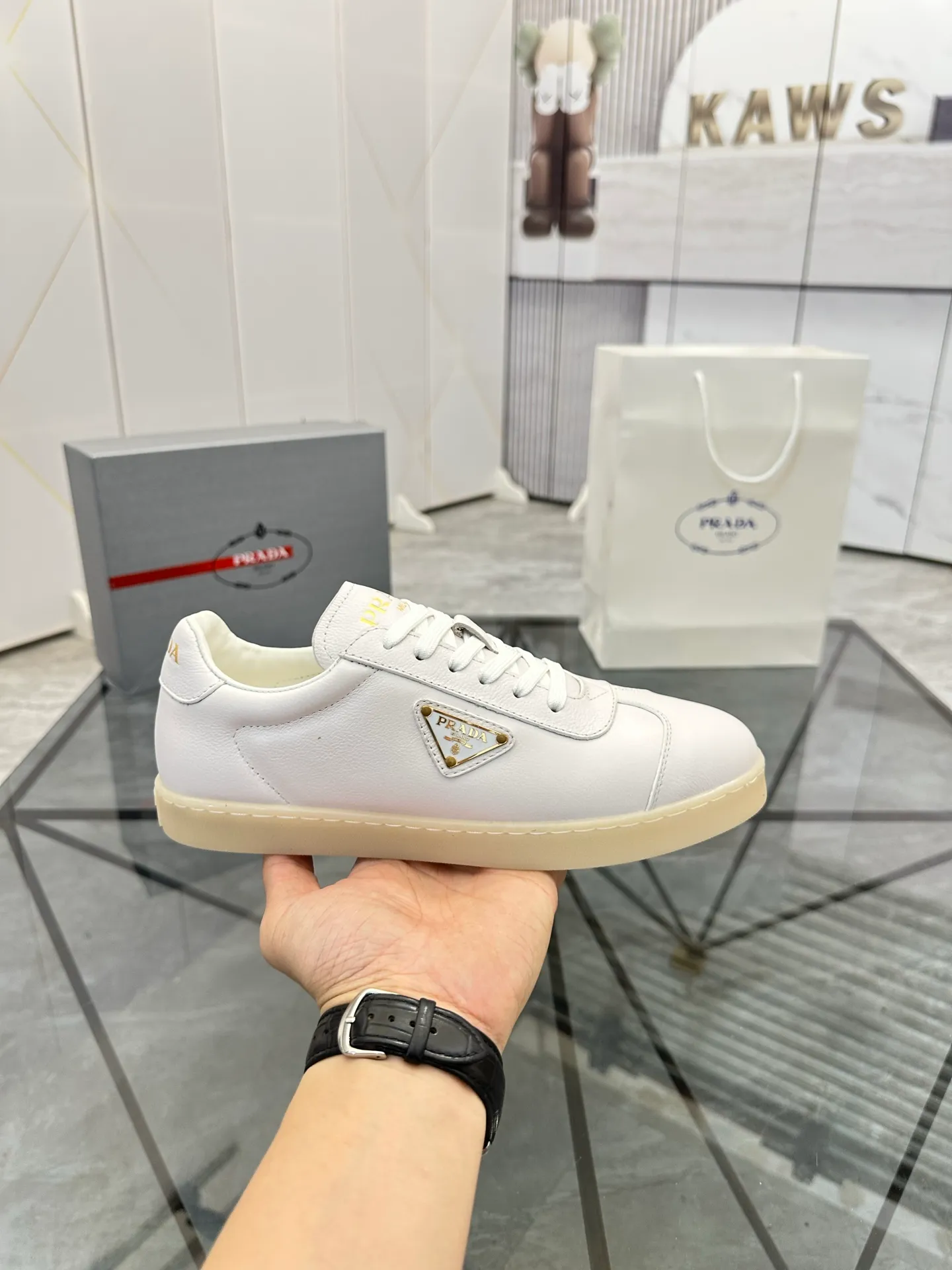 Men's shoes for sale 💰: 💰P540¥ High-end top quality Product trademark: Prada *"Prada*" low-top casual shoes Regular size: 38-45 (can be customized to 46) Product materials: imported first-layer cowhide for the upper, water-dyed cowhide lining, cowhide feet, original outsole. No.: 001